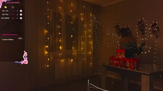 NyxaThorn online show from December 19, 2:42 pm