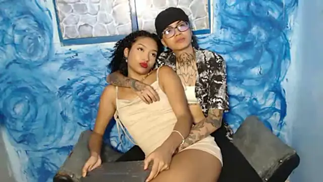 ParisAndVi online show from February 28, 9:47 pm