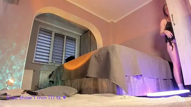 Snapshot of Lianamimito_cute chatting on October 4, 1:22 am Lianamimito cute online show from October 4, 1:22 am