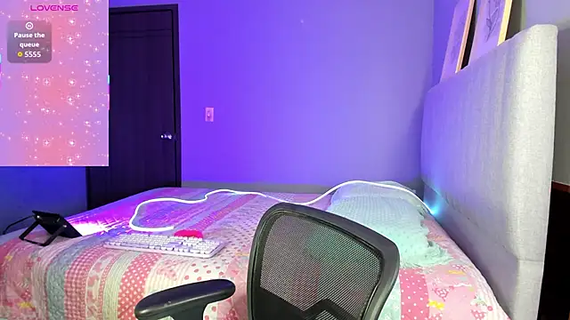 Emily miiller online show from October 6, 3:07 pm