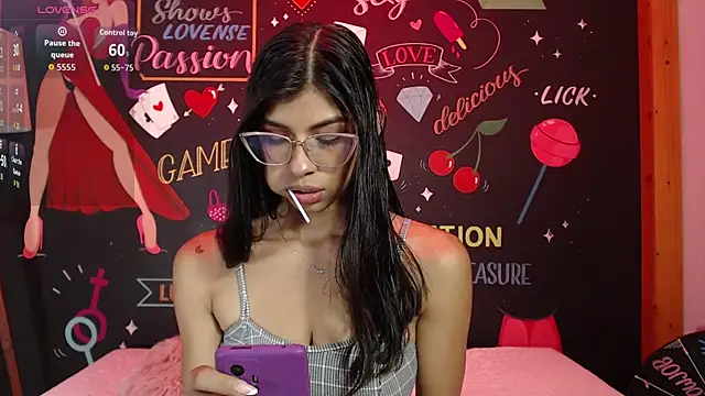 Lola Pierce online show from November 10, 12:00 pm