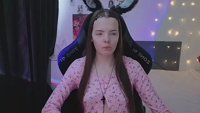 Luna Navy online show from February 13, 7:10 am