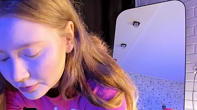 Lillie Berry online show from October 5, 5:01 am