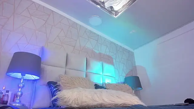 Yara Bliss  online show from December 13, 7:53 pm