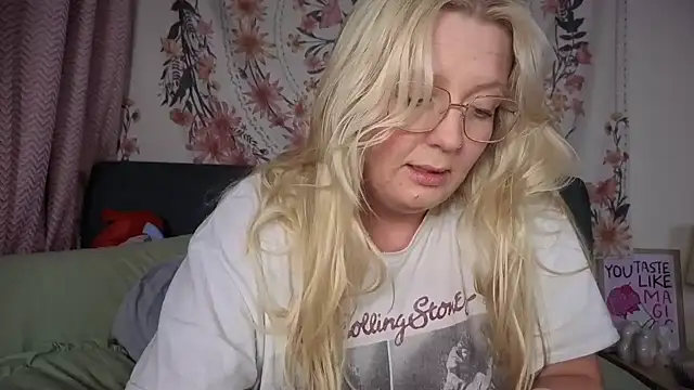 Daisyxoxo  online show from January 31, 9:13 pm