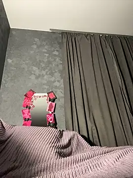 FavoriteKira online show from November 15, 7:15 pm