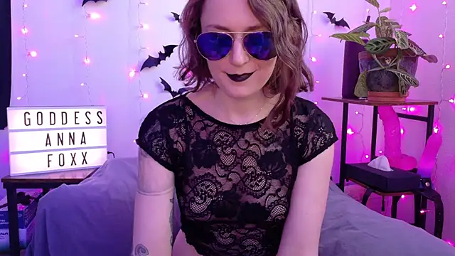 mistressannafoxx online show from February 19, 10:19 pm