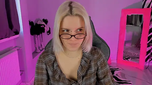 BethanyCloud online show from February 18, 8:57 am