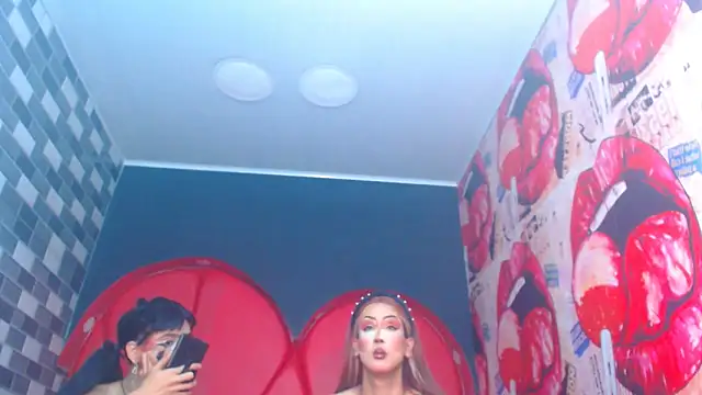 julessxcharlotte online show from November 4, 2:33 pm