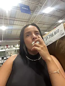 Mia jhoonson online show from March 1, 11:15 pm