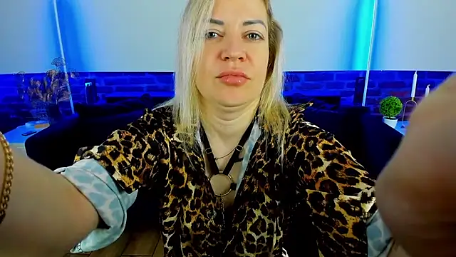 Anna Snows online show from October 25, 6:04 pm