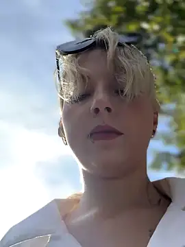 EveLittleSinner online show from September 12, 9:40 am