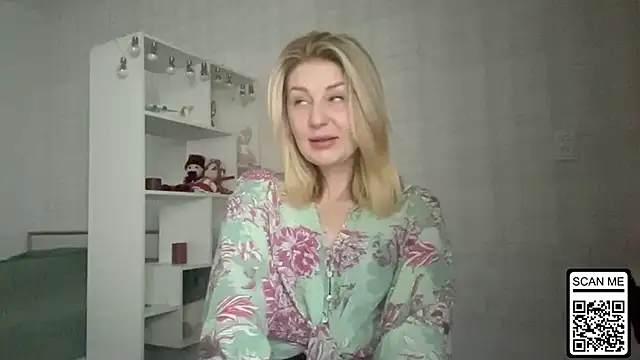 Blondie xoxoxo online show from February 3, 6:40 am