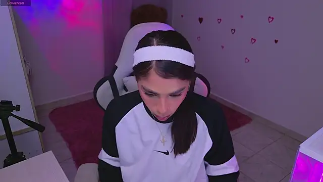 BrunetteAdams001 online show from February 24, 3:49 am