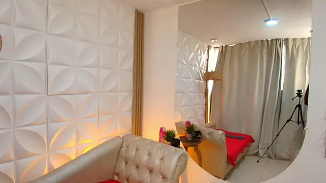 Lily rousee  online show from November 12, 1:09 pm