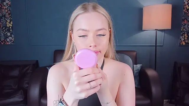 AvroraGoldie online show from November 21, 10:17 am