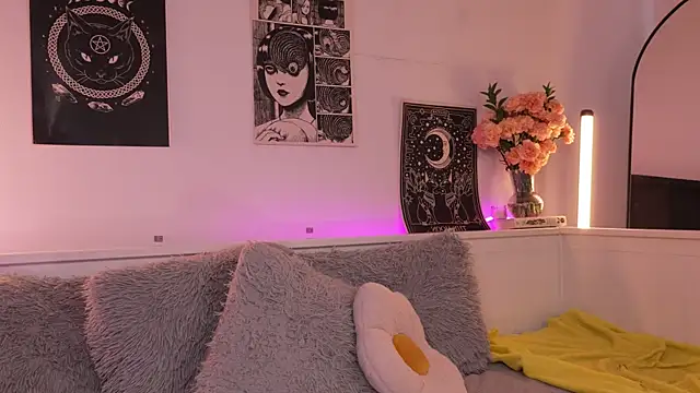 sophieee art online show from October 20, 9:29 pm