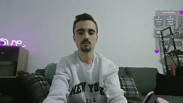 Snapshot of LunaXmilo chatting on October 16, 6:10 pm LunaXmilo online show from October 16, 6:10 pm