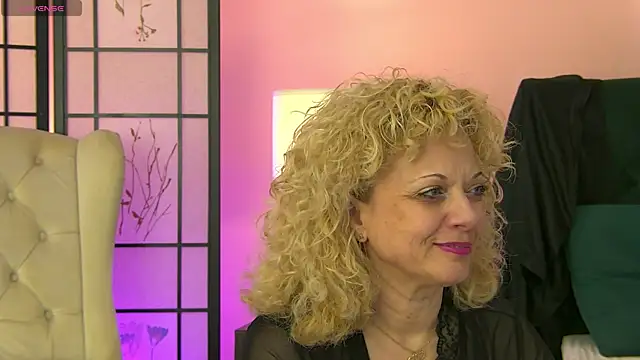 Snapshot of NiaMalkova chatting on October 2, 4:45 pm NiaMalkova online show from October 2, 4:45 pm