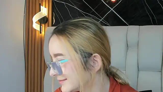 kristal joi dl online show from December 1, 1:36 pm