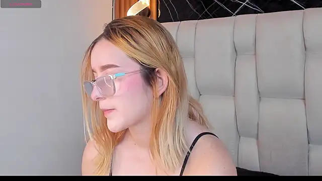 kristal joi dl online show from November 13, 1:54 pm