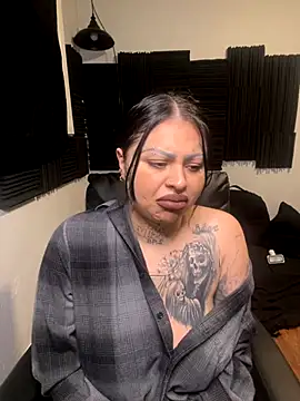 chicanachic13 online show from October 18, 5:54 am