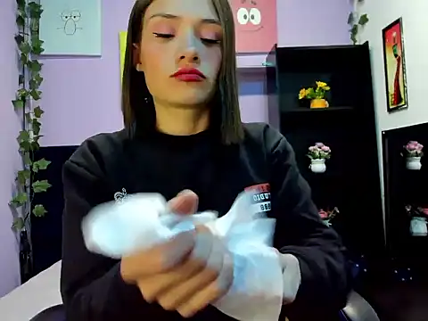 Tammy Thompson  online show from October 8, 1:37 pm