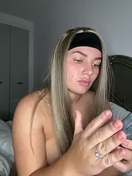 little lola x online show from November 4, 10:15 pm