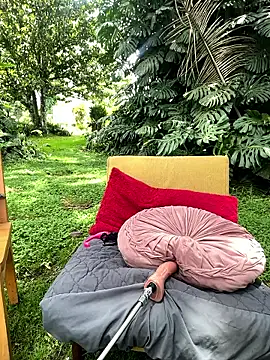 AliceMrtnz online show from April 10, 5:08 pm