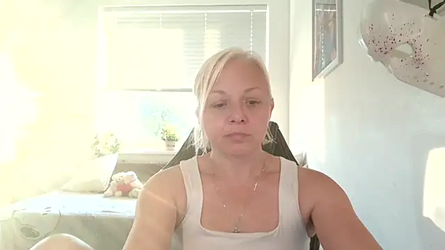 Linsy Kim online show from September 21, 4:38 pm