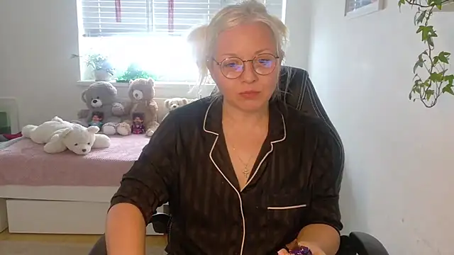 Linsy Kim online show from January 10, 11:59 am