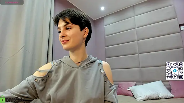 Adeline Perle online show from October 12, 1:52 am