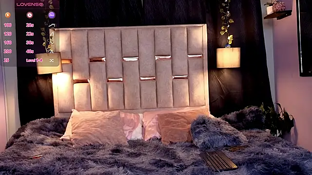 melody-rouss online show from October 6, 7:47 am