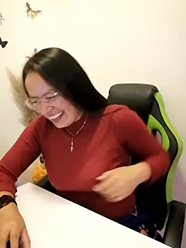 Daliz Leon online show from October 2, 1:43 am