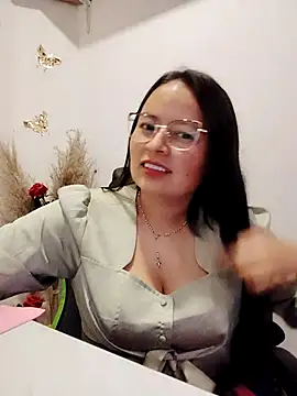 Daliz Leon online show from September 15, 1:14 am