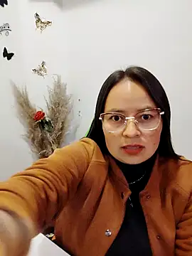 Daliz Leon online show from October 1, 1:32 am