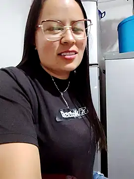 Daliz Leon online show from September 13, 1:02 am