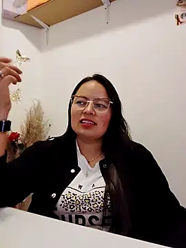 Daliz Leon online show from September 23, 1:59 am