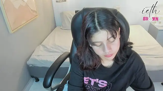 Julieth brown  online show from October 30, 7:37 pm