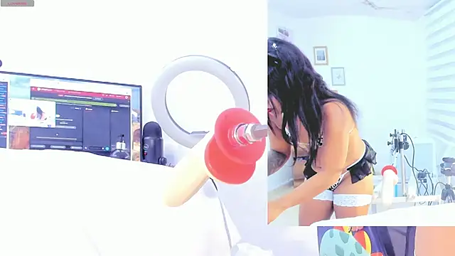 Snapshot of Rosy_Emely chatting on October 22, 9:47 am Rosy Emely online show from October 22, 9:47 am