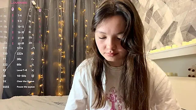 KiraVelvet online show from December 2, 9:44 am