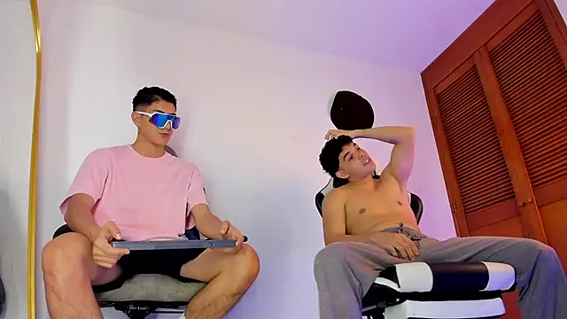 sotooliver3 online show from November 3, 8:35 pm