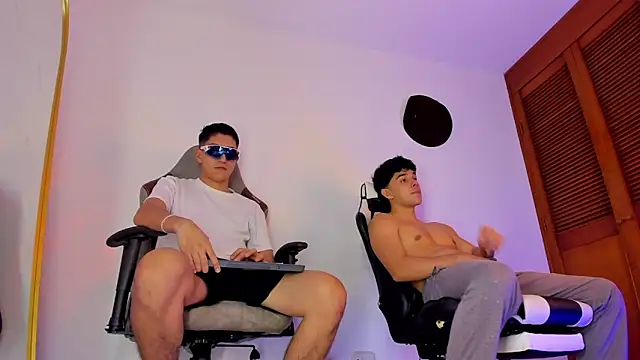 sotooliver3 online show from October 21, 8:57 pm