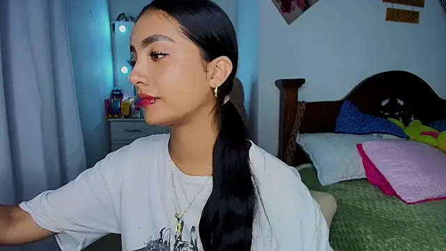 Snapshot of mia_yireth chatting on October 23, 12:49 am mia yireth online show from October 23, 12:49 am