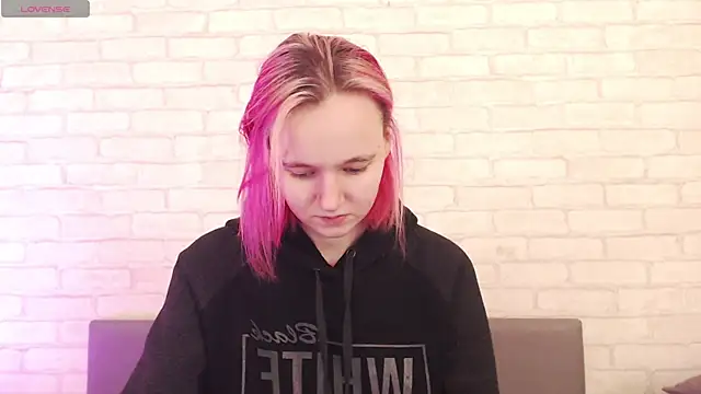 Ericha Stone online show from October 28, 8:09 am