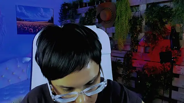 LauraDavidsons online show from September 18, 12:37 pm