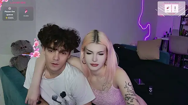 Snapshot of Alice18James chatting on September 28, 9:47 am Alice18James online show from September 28, 9:47 am