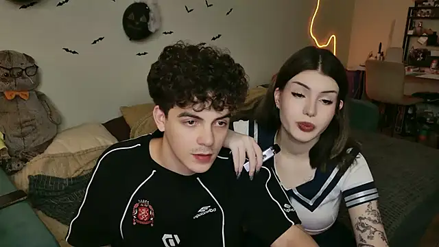 Snapshot of Alice18James chatting on October 18, 8:32 pm Alice18James online show from October 18, 8:32 pm