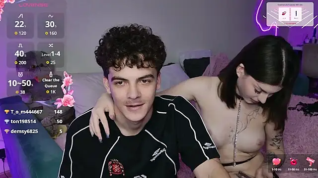 Snapshot of Alice18James chatting on October 5, 4:34 pm Alice18James online show from October 5, 4:34 pm