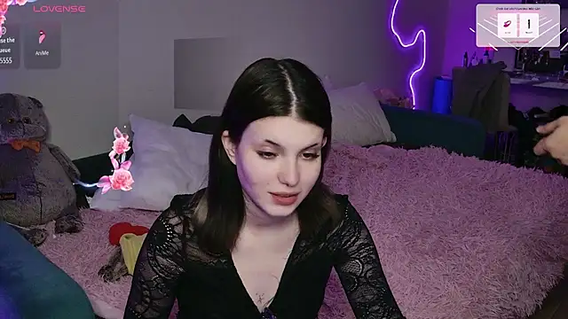 Snapshot of Alice18James chatting on October 7, 7:40 pm Alice18James online show from October 7, 7:40 pm